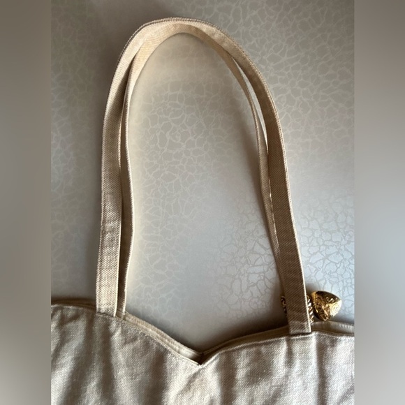 VINTAGE: Carey Adina | oversized heart shoulder bag. - Picture 10 of 16